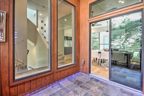 Chic Houston Townhome With Private Outdoor Lounge!