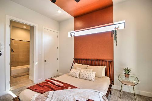 Chic Houston Townhome With Private Outdoor Lounge!