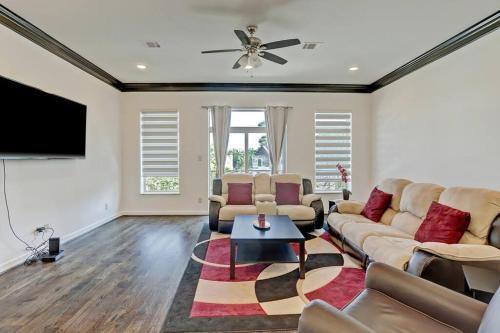 Your Gem Townhome In Tx Medical Center