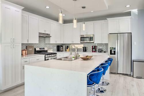 Sleek Luxurious Houston Retreat - 1 Mi To Downtown