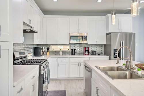 Sleek Luxurious Houston Retreat - 1 Mi To Downtown