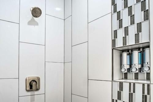 Sleek Luxurious Houston Retreat - 1 Mi To Downtown