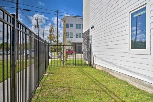 Sleek Luxurious Houston Retreat - 1 Mi To Downtown