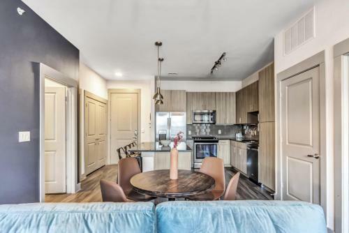 Wanderjaunt - Alexan Crossings Apartments