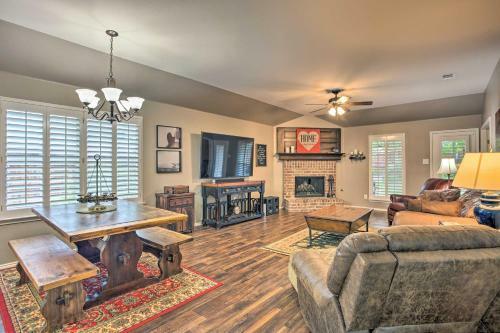 Charming Home With Yard, 25 Mi To Dtwn Dallas!