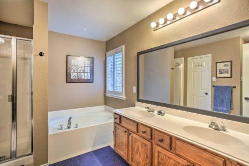 Charming Home With Yard, 25 Mi To Dtwn Dallas!