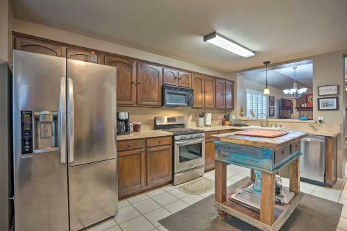 Charming Home With Yard, 25 Mi To Dtwn Dallas!