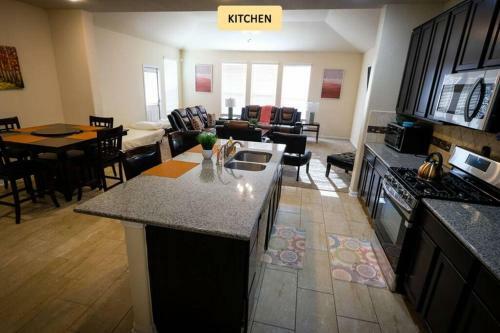 Rosenberg, Richmond, Katy, 2 Story, 10 Beds - Coopers Hill