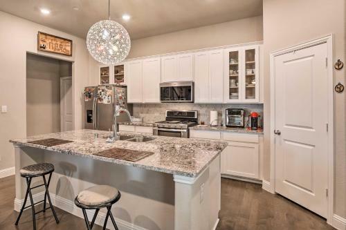 Chic Rowlett Retreat With Views - Walk To Lake!