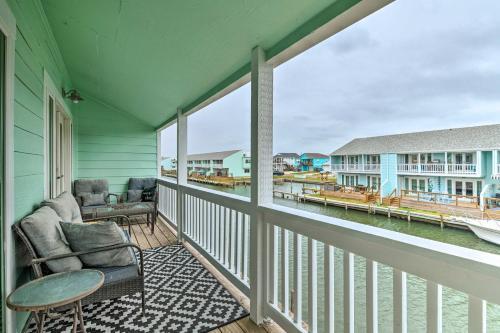 Apartamento Chic Waterfront Condo With Balcony And Boat Slip!