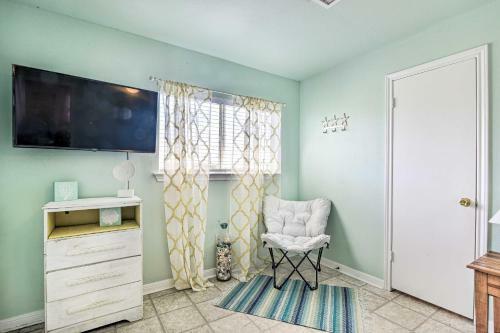 Surfside Beach Hideaway With Private Yard!