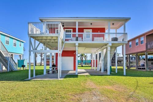 The Red Reef Home With Sundeck, Walk To Beach