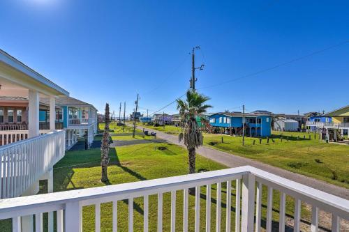 The Red Reef Home With Sundeck, Walk To Beach