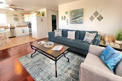 The Red Reef Home With Sundeck, Walk To Beach