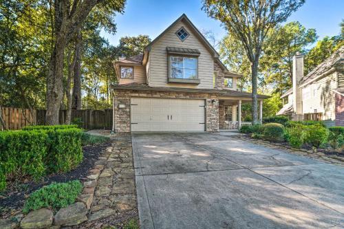 Spacious Woodlands Home Pool And Outdoor Oasis