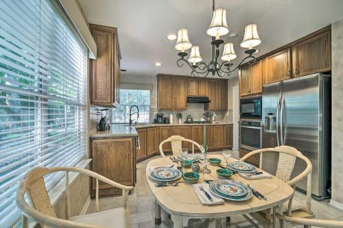 Spacious Woodlands Home Pool And Outdoor Oasis