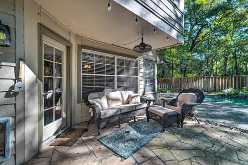 Spacious Woodlands Home Pool And Outdoor Oasis