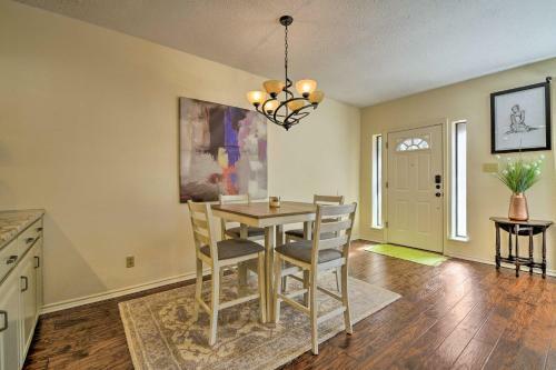 Colorful Townhome - Walk To Chandor Gardens!