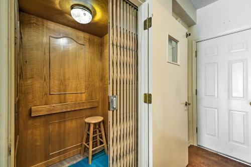 Colorful Townhome - Walk To Chandor Gardens!