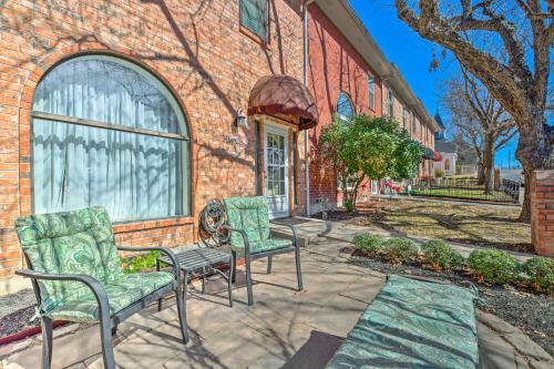 Colorful Townhome - Walk To Chandor Gardens!