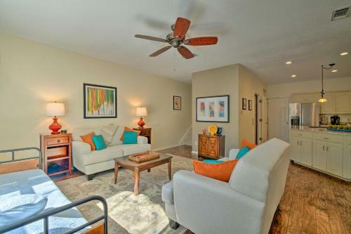 Colorful Townhome - Walk To Chandor Gardens!