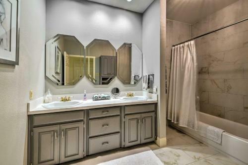 Colorful Townhome - Walk To Chandor Gardens!