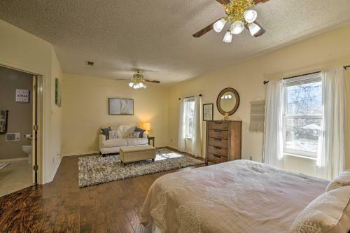 Colorful Townhome - Walk To Chandor Gardens!