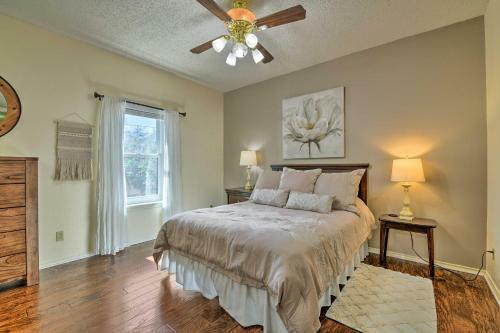 Colorful Townhome - Walk To Chandor Gardens!