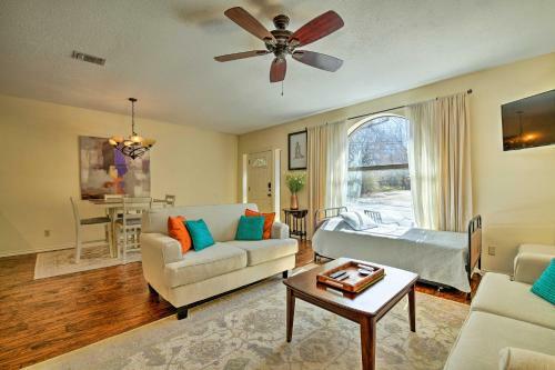 Colorful Townhome - Walk To Chandor Gardens!