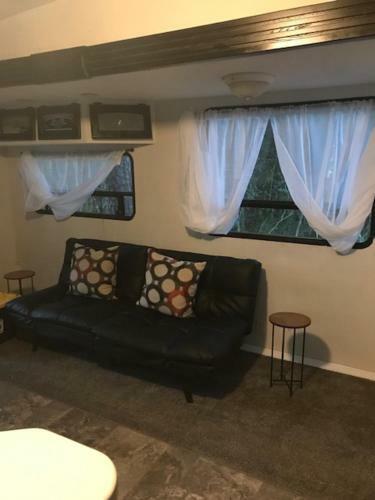Monthly, Weekly, Nightly Rates-lovely Camper Rv With Hammock