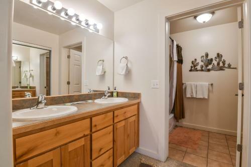Rvv 4a4 - Beautiful 3 Bed Two And A Half Bath Home Near Pool