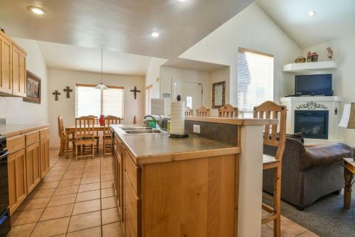 Rvv 4a4 - Beautiful 3 Bed Two And A Half Bath Home Near Pool