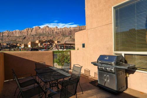 Rvv 4a4 - Beautiful 3 Bed Two And A Half Bath Home Near Pool