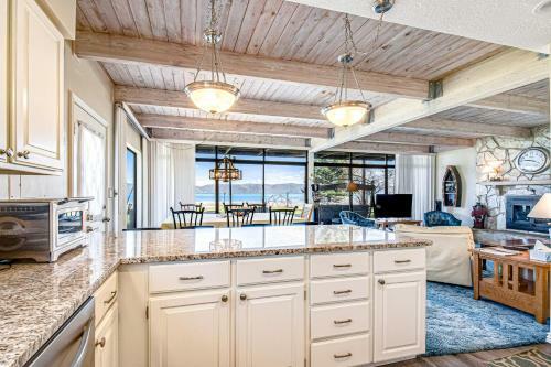 Lollipop Lakehouse
