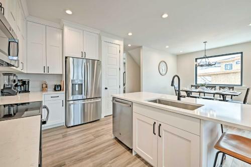 Newly-built Lakeside Gem With Community Perks!