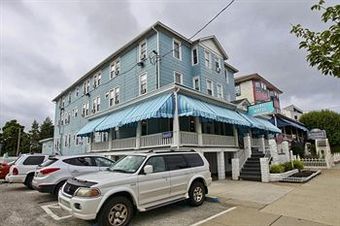 Ocean Breeze Hotel
