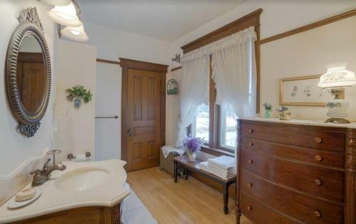Dakotah Rose Bed And Breakfast