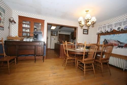 Bed & Breakfast Spruce Lodge Llc