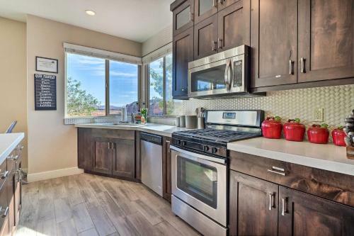 Utah Home With Pool And Hot Tub Access, Mtn Views