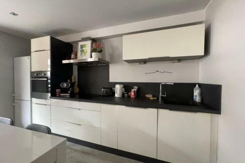 Apartamento Gorgeous Apt With Balcony And Sea View