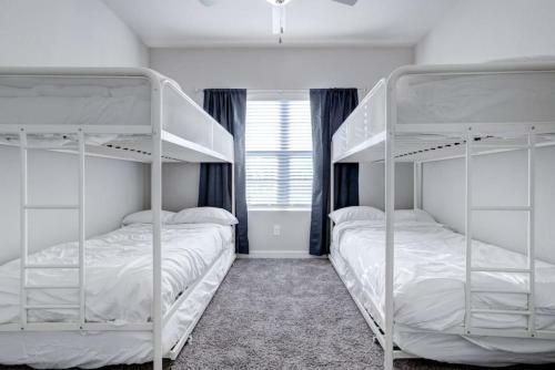 Beautiful 3 King Bd Townhome Near Six Flags Utsa
