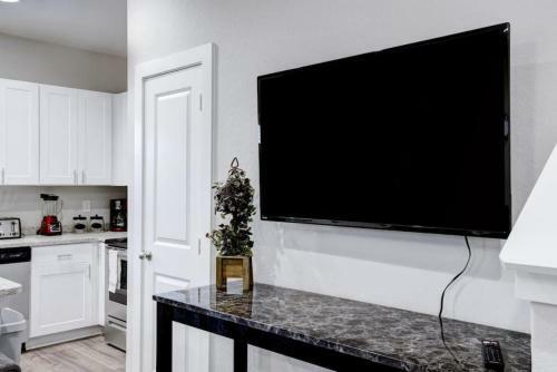 Beautiful 3 King Bd Townhome Near Six Flags Utsa