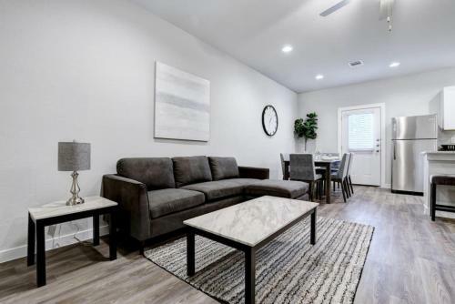 Beautiful 3 King Bd Townhome Near Six Flags Utsa