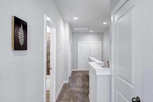 Beautiful 3 King Bd Townhome Near Six Flags Utsa
