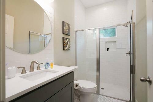 Spacious, Sleeps 6, St Phillips, King Bed