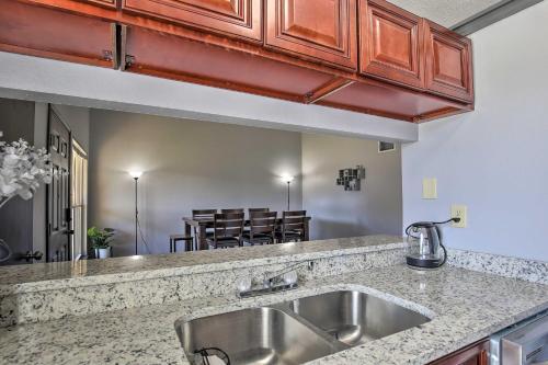 West San Antonio Home Near Dtwn Attractions!