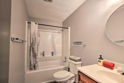 West San Antonio Home Near Dtwn Attractions!