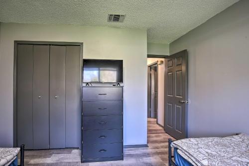 West San Antonio Home Near Dtwn Attractions!