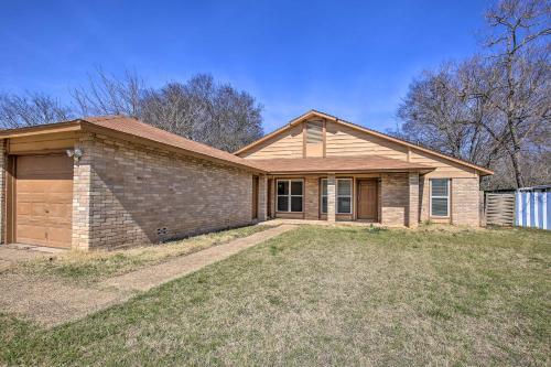 West San Antonio Home Near Dtwn Attractions!