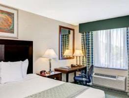 Hotel Ramada Queens